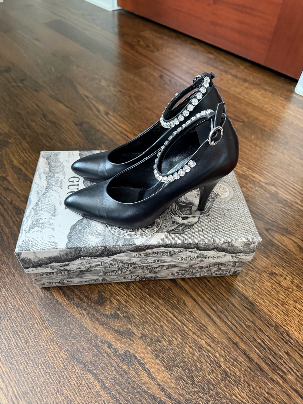 Gucci Black Leather Pointed Pumps with Crystal Ankle Straps - Picture 2 of 5